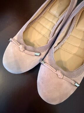 KELLY AND KATIE BALLET FLATS (DSW) - silver detail - size 7